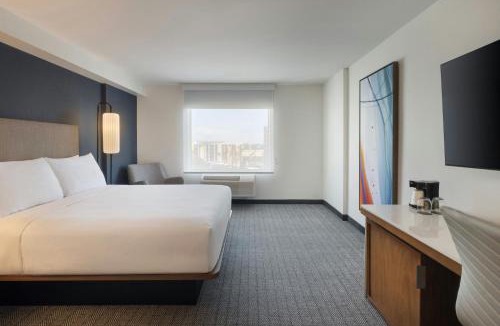 Florida Center Hotel | Courtyard by Marriott across Universal Orlando