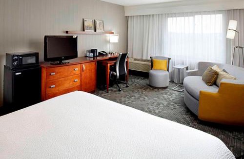Stow Hotel | Courtyard by Marriott Akron Stow