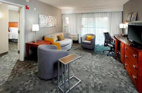 Stow Hotel | Courtyard by Marriott Akron Stow
