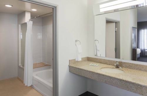 Austin Hotel | Courtyard by Marriott Austin Airport