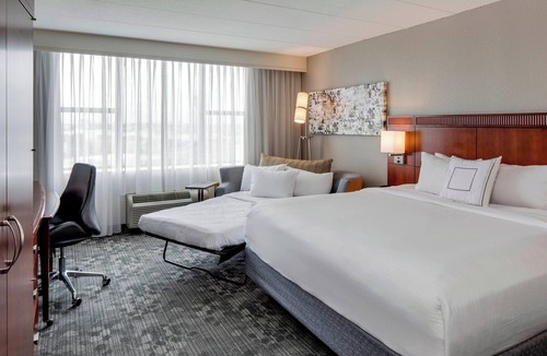 Harbor View - Orient Heights Hotel | Courtyard by Marriott Boston Logan Airport