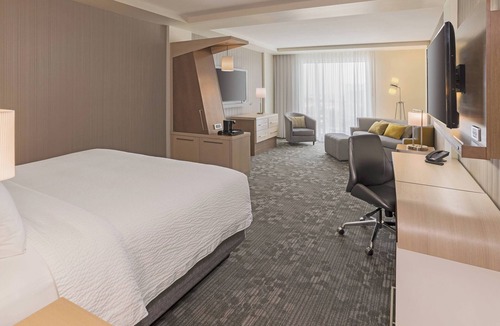 Burlington Hotel | Courtyard by Marriott Burlington