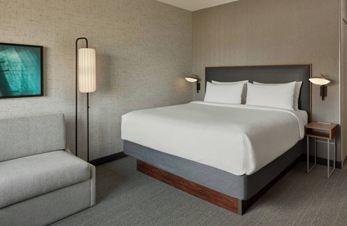 Northeast Mississauga Hotel | Courtyard by Marriott Mississauga - Airport Corporate Centre West