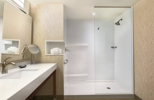 Meadowvale Village Hotel | Courtyard by Marriott Toronto Mississauga/West