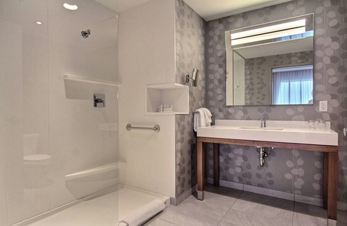 Les Rivieres Hotel | Courtyard by Marriott Quebec City