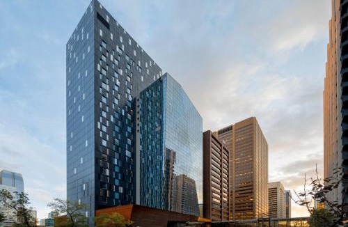 Downtown Calgary Hotel | Courtyard by Marriott Calgary Downtown