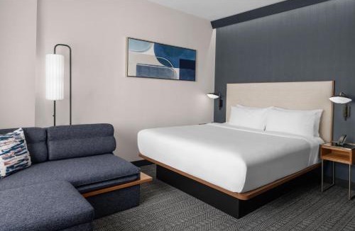 Downtown Calgary Hotel | Courtyard by Marriott Calgary Downtown