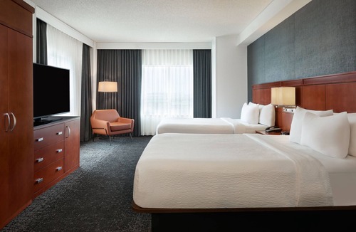 Calgary Hotel | Courtyard by Marriott Calgary Airport