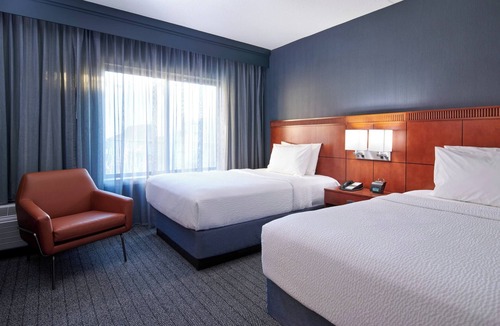 Half Day Hotel | Courtyard by Marriott Chicago Lincolnshire