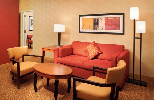 Naperville Hotel | Courtyard by Marriott Chicago Naperville