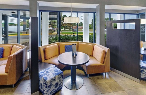 Glenview Hotel | Courtyard by Marriott Chicago Glenview/Northbrook