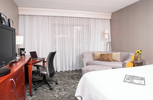 Glenview Hotel | Courtyard by Marriott Chicago Glenview/Northbrook