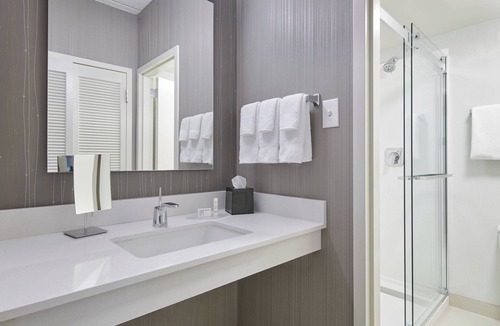 Oakbrook Terrace Hotel | Courtyard by Marriott Chicago Oakbrook Terrace