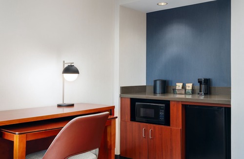 Crosswoods Hotel | Courtyard by Marriott Columbus Worthington