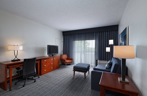 Arlington Hotel | Courtyard by Marriott Dallas Arlington/Entertainment Dist