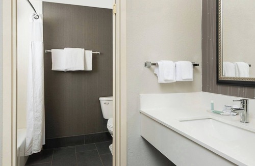 Bedford Hotel | Courtyard by Marriott Dallas-Fort Worth/Bedford