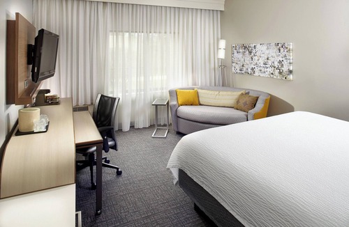 Brighton Hotel | Courtyard by Marriott Detroit Brighton
