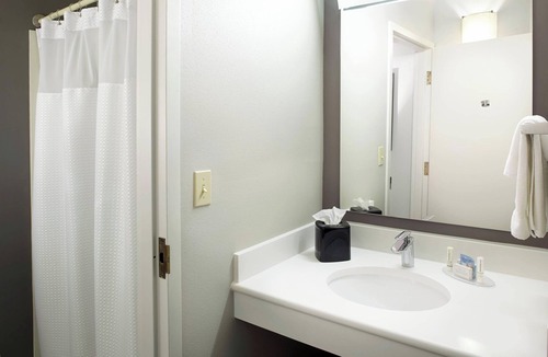 Brighton Hotel | Courtyard by Marriott Detroit Brighton