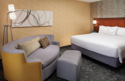 Warren Hotel | Courtyard by Marriott Detroit Warren