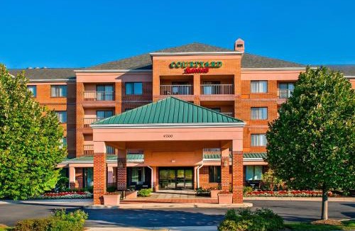 Potomac Falls Hotel | Courtyard by Marriott Dulles Town Center