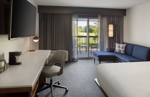 Hopelawn Hotel | Courtyard by Marriott Edison Woodbridge