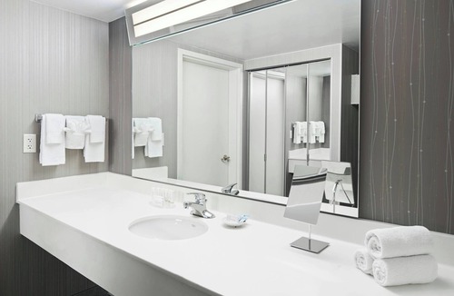 Hopelawn Hotel | Courtyard by Marriott Edison Woodbridge