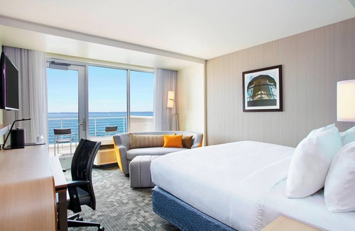 Erie Hotel | Courtyard by Marriott Erie Bayfront