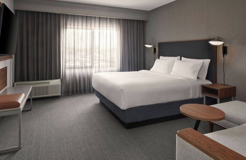 Hamilton Hotel | Courtyard by Marriott Hamilton
