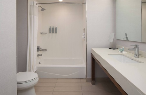 Spring Hotel | Courtyard by Marriott Houston City Place