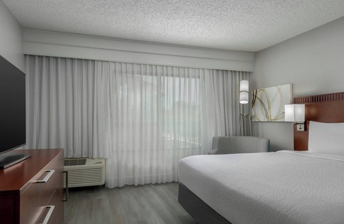 Greenway Plaza-Upper Kirby Hotel | Courtyard by Marriott Houston Rice University