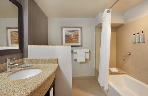 Kingston Hotel | Courtyard by Marriott Kingston Highway 401/Division Street