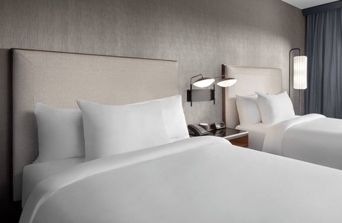 Lansing Hotel | Courtyard by Marriott Lansing Downtown