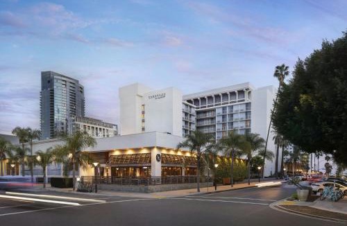 East Village Hotel | Courtyard by Marriott Long Beach Downtown