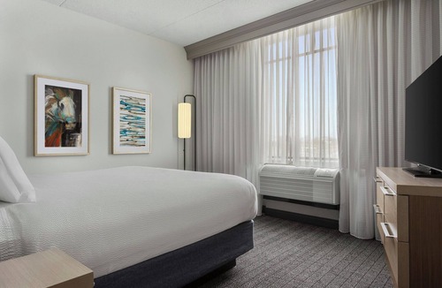 Louisville Hotel | Courtyard by Marriott Louisville Airport