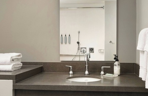 East Village Hotel | Courtyard by Marriott Long Beach Downtown
