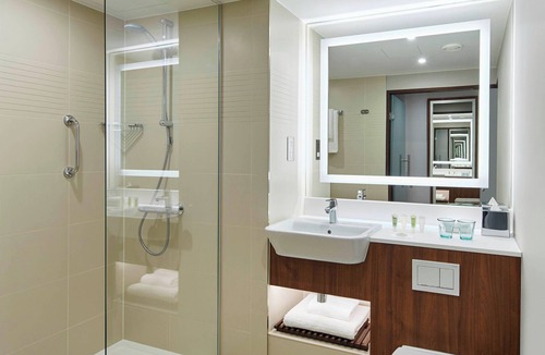 Luton Hotel | Courtyard by Marriott Luton Airport