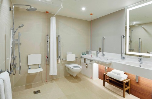 Luton Hotel | Courtyard by Marriott Luton Airport