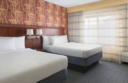 Mount Laurel Hotel | Courtyard by Marriott Mt. Laurel