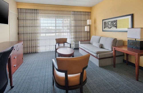 Mount Laurel Hotel | Courtyard by Marriott Mt. Laurel