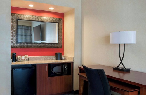 Mount Laurel Hotel | Courtyard by Marriott Mt. Laurel