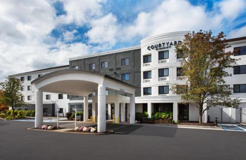 Middletown Hotel | Courtyard by Marriott Middletown Goshen