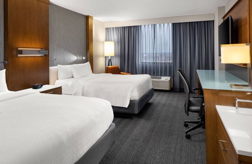 Downtown Minneapolis Hotel | Courtyard by Marriott Minneapolis Downtown