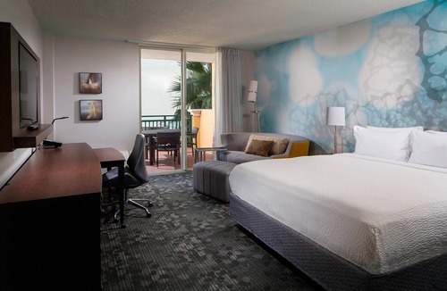Downtown Hotel | Courtyard by Marriott Miami Dadeland
