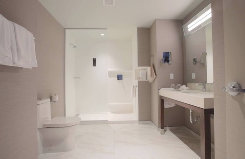 Brossard Hotel | Courtyard by Marriott Montreal Brossard