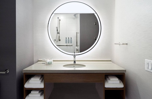 Cote-Des-Neiges—Notre-Dame-De-Grace Hotel | Courtyard by Marriott Montreal Midtown