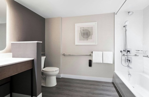Saint-Laurent Hotel | Courtyard by Marriott Montreal Airport