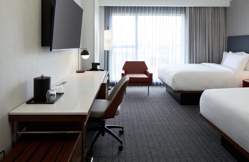 Laval-des-Rapides Hotel | Courtyard By Marriott Montreal Laval