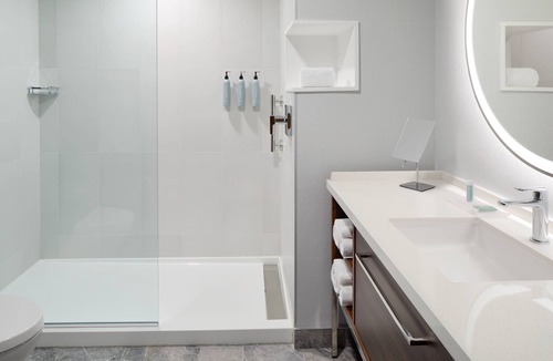 Laval-des-Rapides Hotel | Courtyard By Marriott Montreal Laval