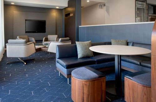 Landover Hotel | Courtyard by Marriott New Carrollton Landover