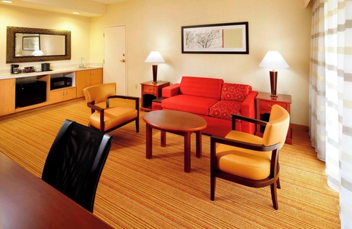 Newark Hotel | Courtyard by Marriott Newark Granville